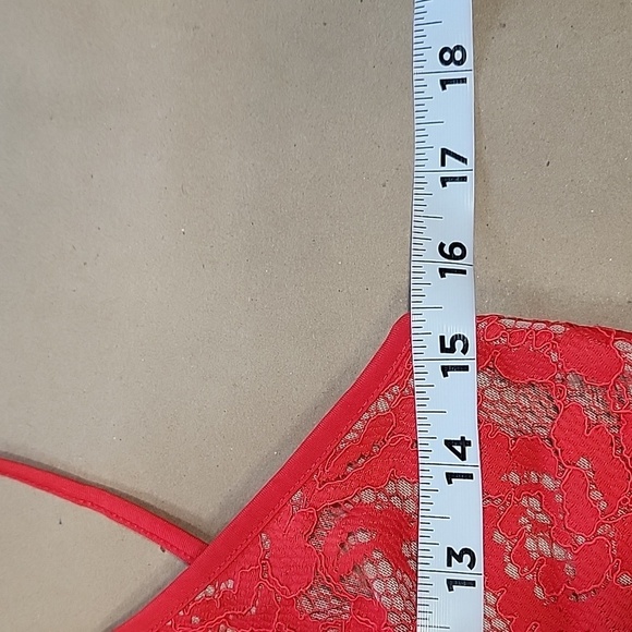 French Connection Size S Red Lace over Nude Ruffle Trim Sleeveless Peplum Top - Picture 9 of 15